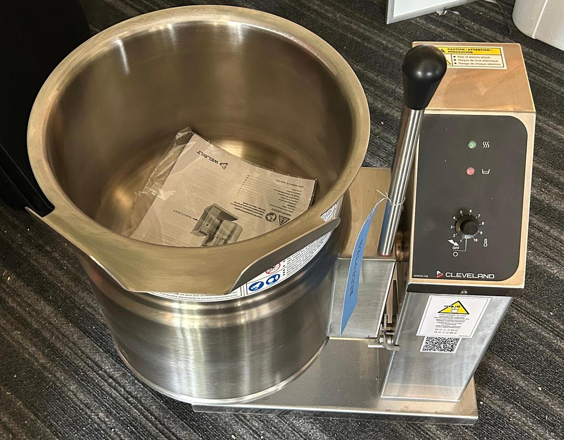 Used 2025 Cleveland 6-Gallon Tilting Steam Kettle - NEAR NEW