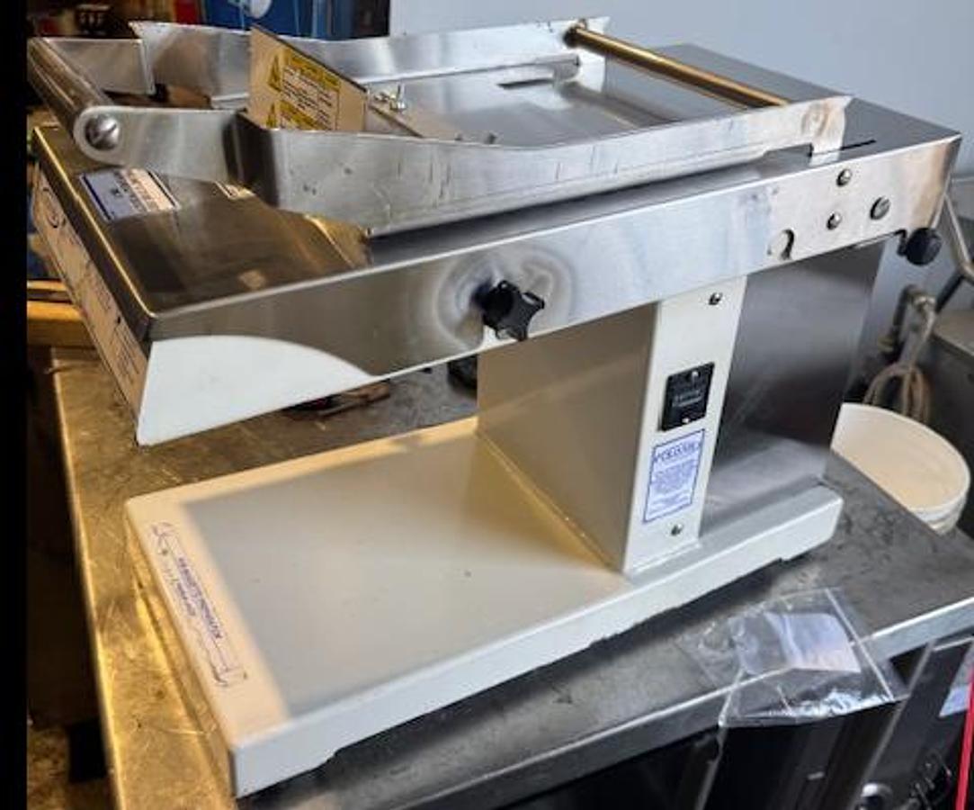 Refurbished Oliver Mini Bagel Chipper  - Model 738 - SEE VIDEO