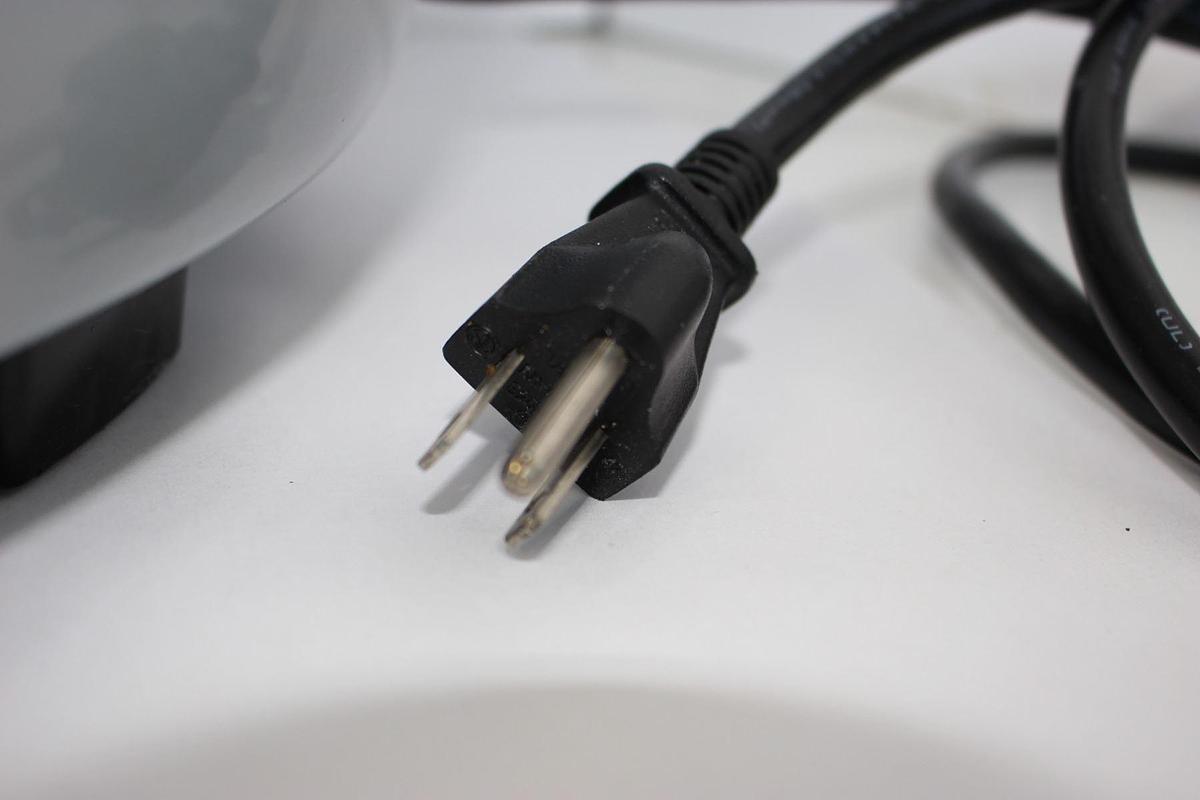 Used Avantco -60 Cup Rice Cooker Model: 177RCA60 120V - 60Hz- 1550W (Tested- Turns on/Working)