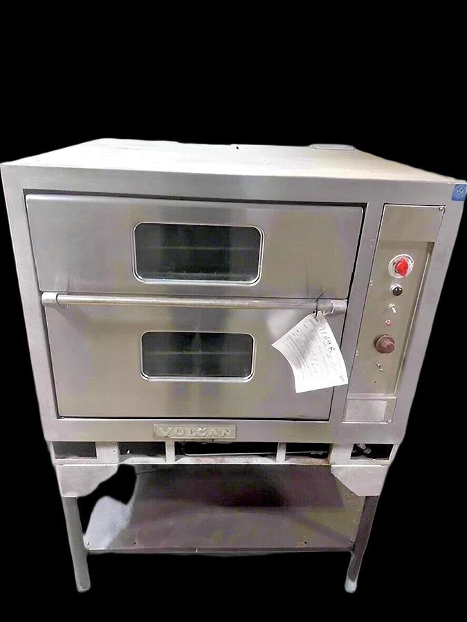Used "VULCAN"H.D COMMERCIAL N GAS FULL SIZE PAN CONVECTION OVEN ON STAND WITH 6 RACKS