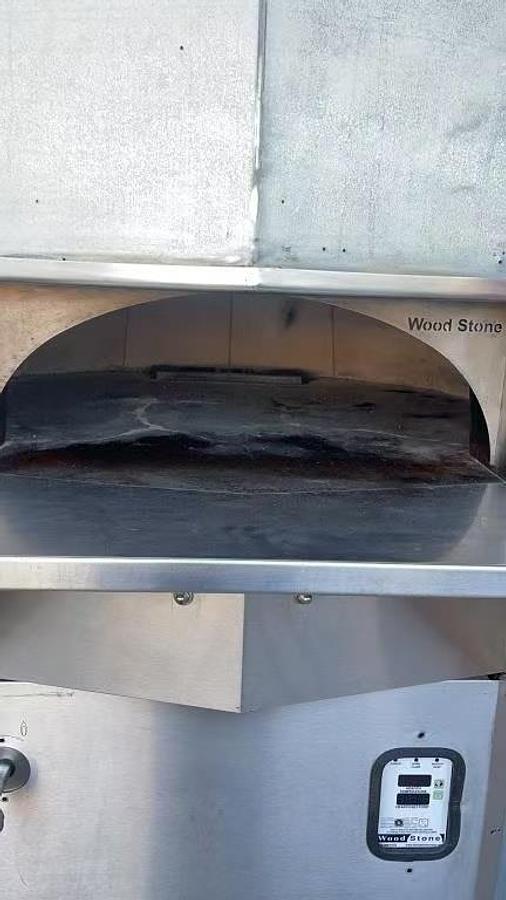Used WOODSTONE PIZZA OVEN GAS 5FT “MT ADAMS "