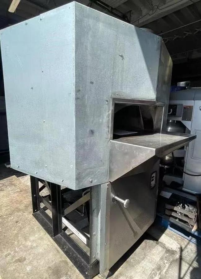 Used WOODSTONE PIZZA OVEN GAS 5FT “MT ADAMS "