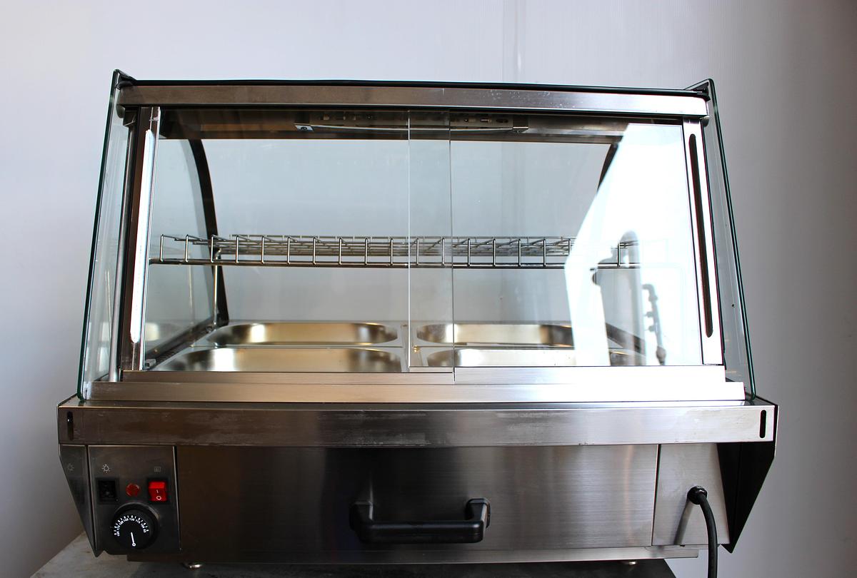 Used BakeMax RTR110L/bmchb30 Heated full Service Display Case