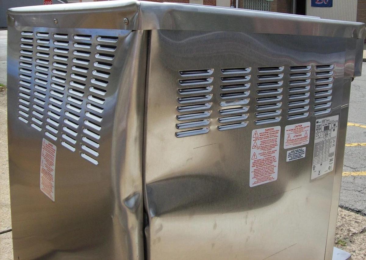 Used NEW Taylor Double Head Milk Shake / Frosty Machine 359-33 - With Light Damage