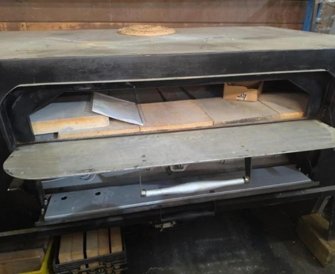 Used 80x45 in forno gas fired pizza oven