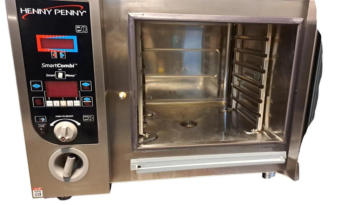 Used Henny Penny ESC610560-01 Combi Oven and Base -WARRANTY