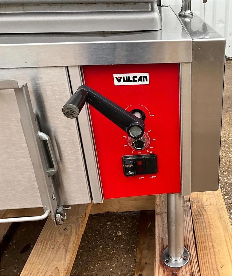 Used Vulcan 40 gallon electric tilt skillet