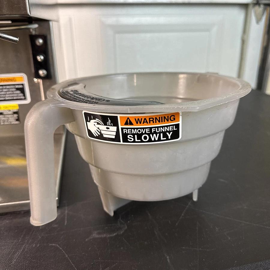 Used BUNN G9-2T DBC - Dual Portion Control Coffee Grinder - HAS TWO HOPPERS