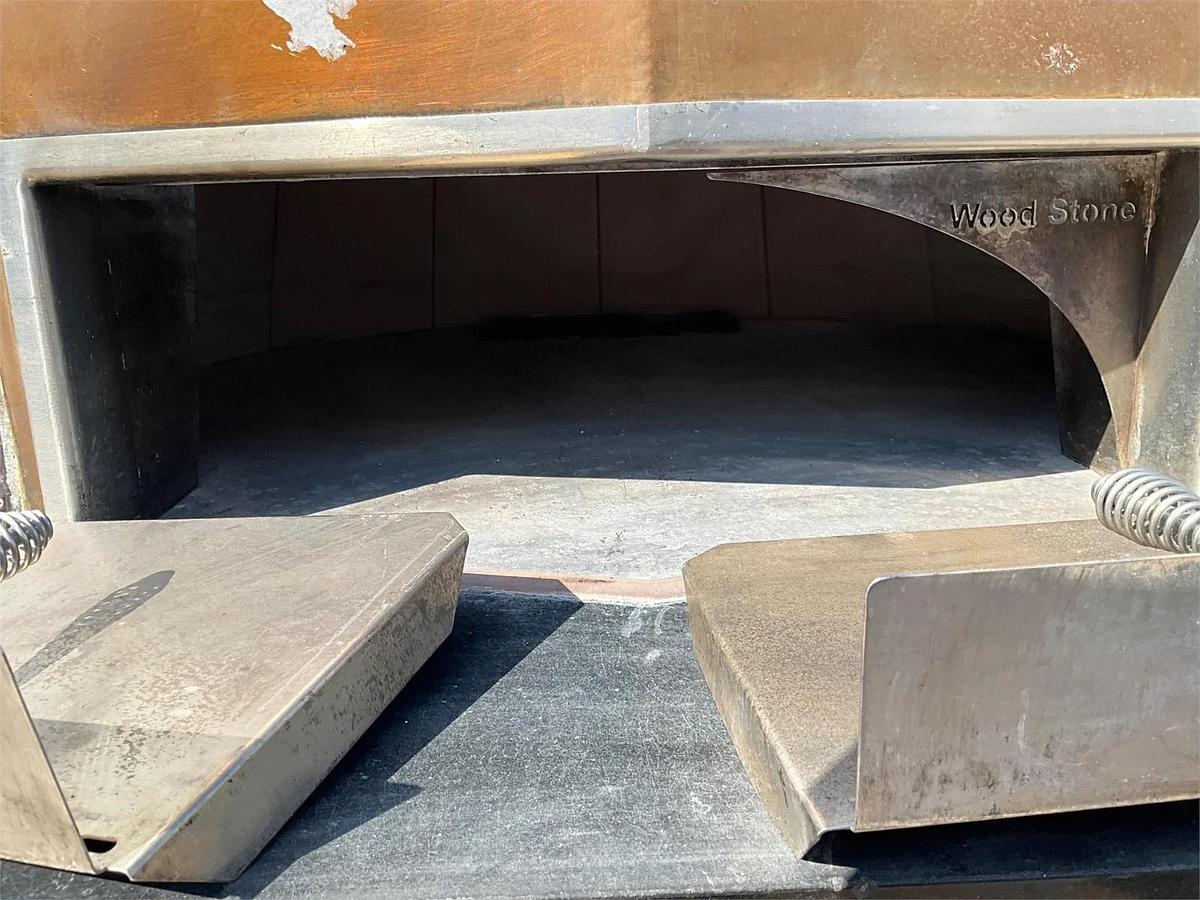 Used Wood stone Mt Adams gas burning pizza oven