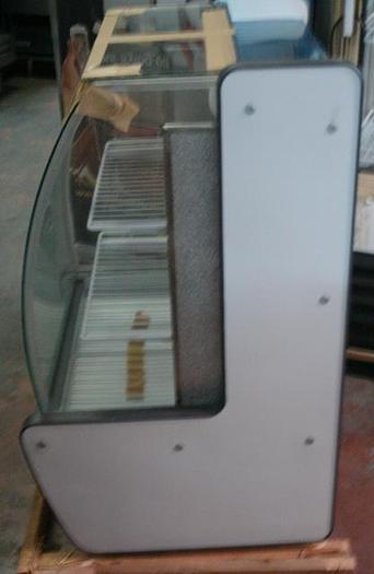 26" WIDE FLOOR MODEL PASTRY DELI CASE - CURVED GLASS FRONT