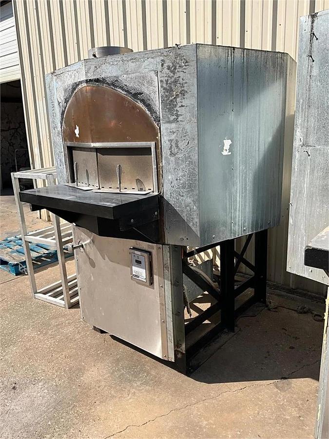 Used Wood stone Mt Adams gas burning pizza oven