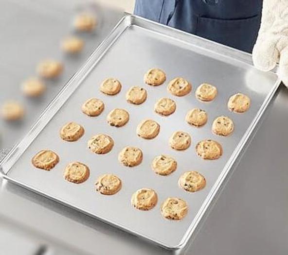 Choice Full Size 18" x 26" 19 Gauge Wire in Rim Aluminum Bun Pan / Sheet Pan