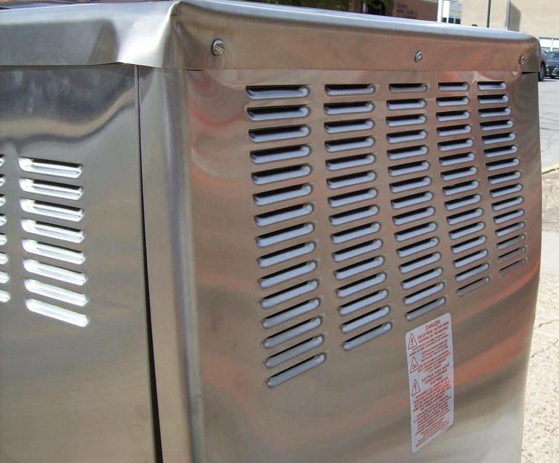Used NEW Taylor Double Head Milk Shake / Frosty Machine 359-33 - With Light Damage
