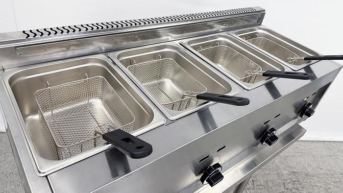 4 COMPARTMENT DEEP FRYER - GAS - PROPANE -OUTDOOR USE ONLY