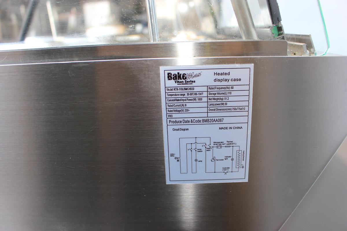 Used BakeMax RTR110L/bmchb30 Heated full Service Display Case