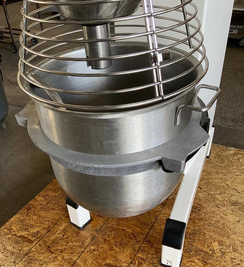 Used Varimixer 60qt Dough mixer V60P Pizza bakery Hobart restaurant Bowl guard