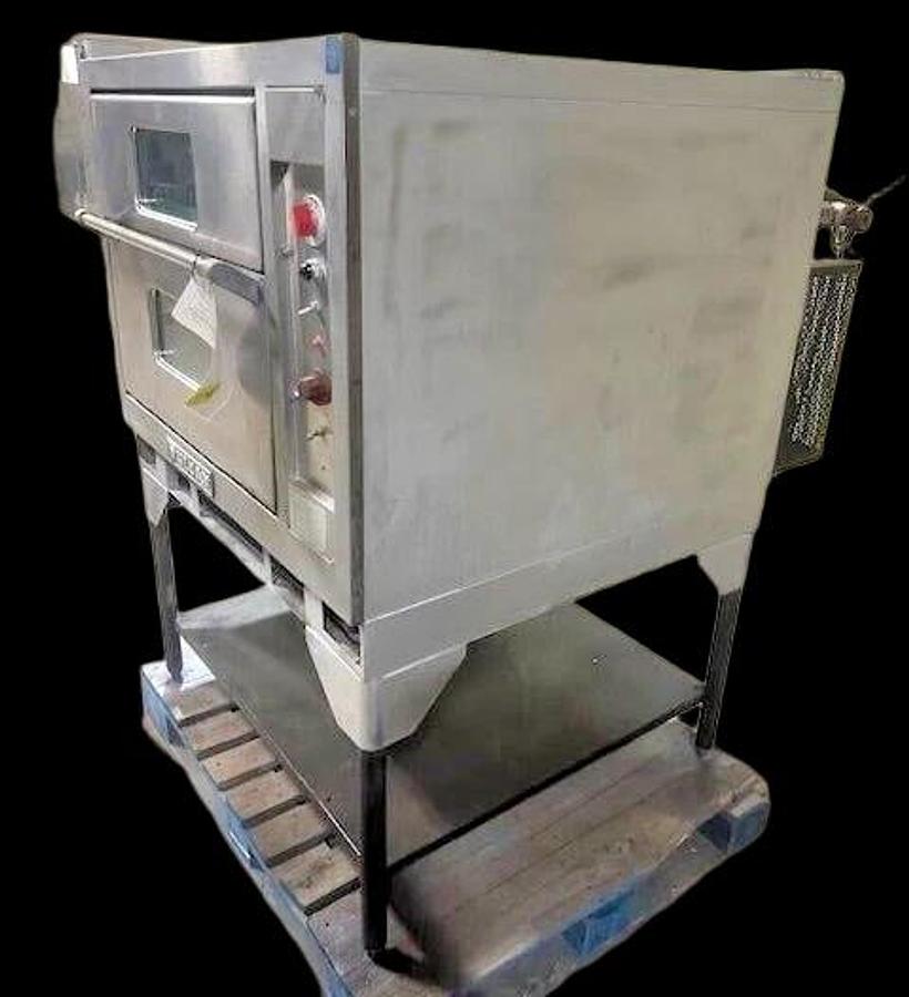 Used "VULCAN"H.D COMMERCIAL N GAS FULL SIZE PAN CONVECTION OVEN ON STAND WITH 6 RACKS
