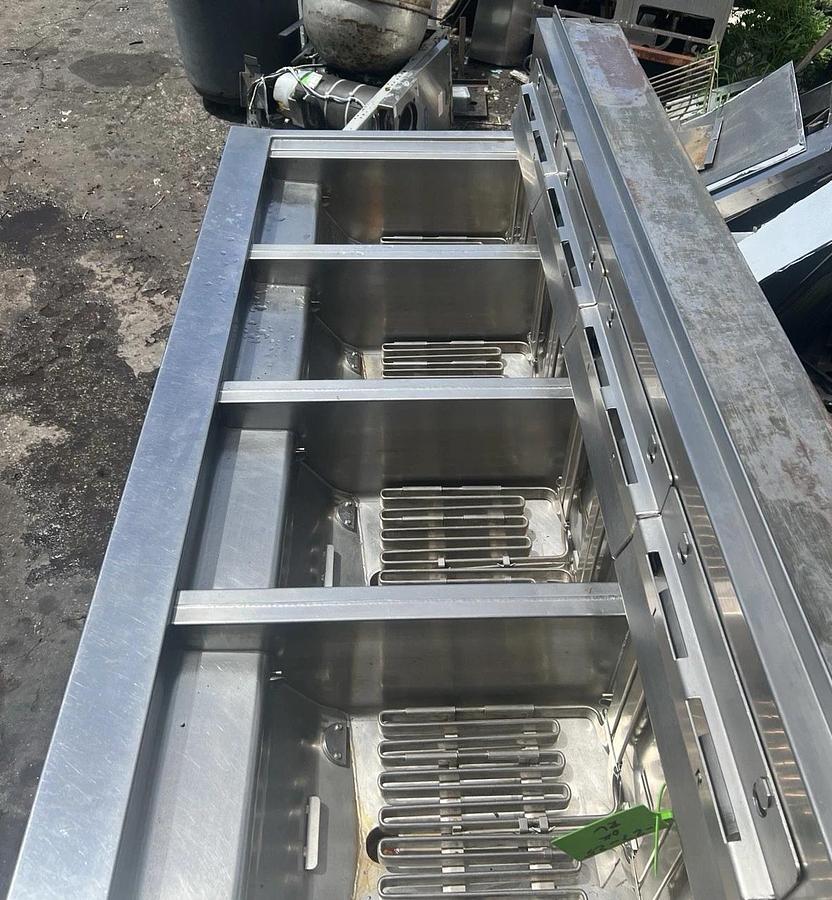 Used Henny Penny 4 Well Electric Fryer with Oil Filtration System BEAUTIFUL SHAPE! Model EEE-154 FFFF