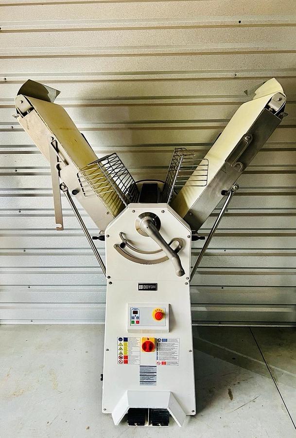 Used Doyon LMA620 Reversible Dough Sheeter - Floor Model