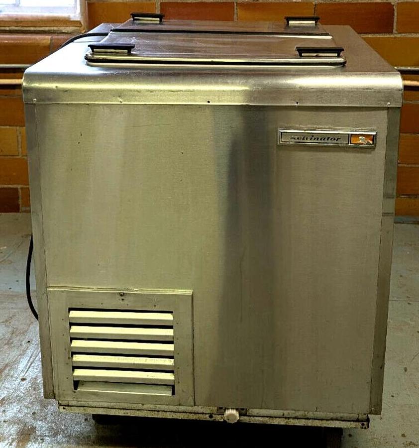 Used Kelvinator Ice Cream Deep Freezer Cabinet, 2 Door, 4 Hole, Double Row