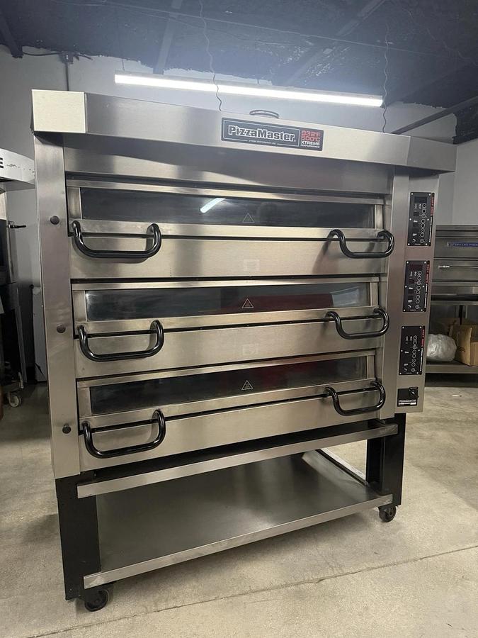 Used Refurbished  pizza master oven Triple 833ED