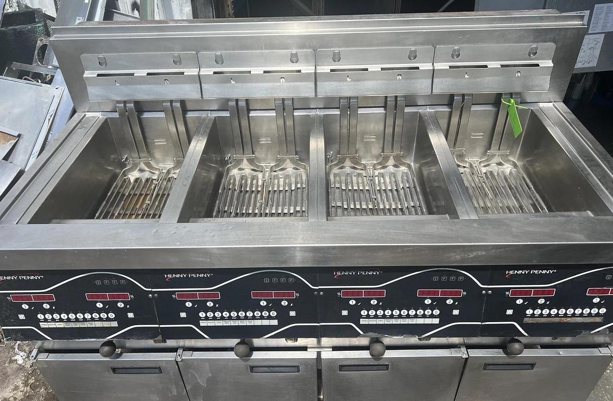 Used Henny Penny 4 Well Electric Fryer with Oil Filtration System BEAUTIFUL SHAPE! Model EEE-154 FFFF