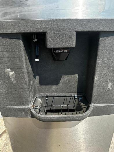 Refurbished Lot 145 MANITOWOC 300 AIR COOLED ICE HEAD W/ HOTEL ICE BIN DISPENSER.