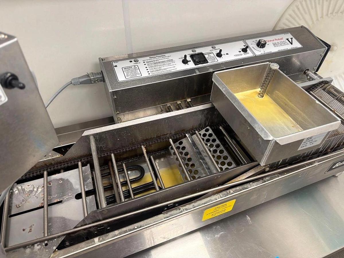 Used Belshaw Donut Robot Mark V Automatic Donut Fryer System Donut - EXCELLENT CONDITION