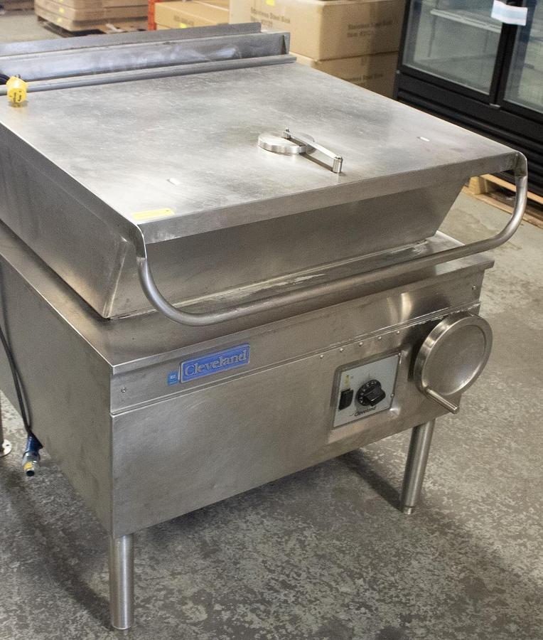 Used CLEVELAND NATURAL GAS 30 GALLON TILT SKILLET