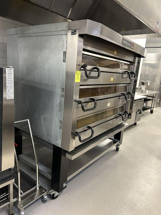 Used PIZZA MASTER 933ED ELECTRIC 3-DECK PIZZA OVEN