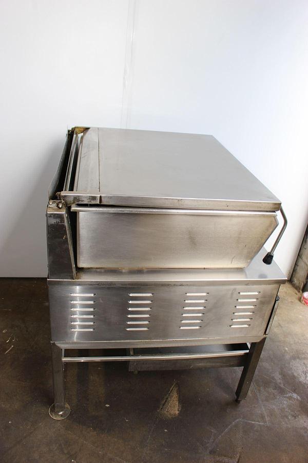 Refurbished GARLAND F30E-L ELECTRIC TILTING SKILLET, 208V 3PH