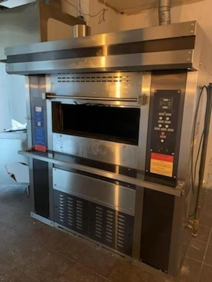 Used LC BAKERY PREMIUM REVOLVING OVEN 8 PANS GAS model