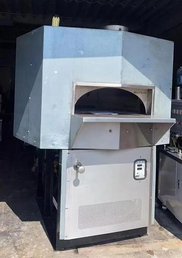 Used WOODSTONE PIZZA OVEN GAS 5FT “MT ADAMS "