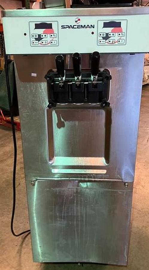 Refurbished Spaceman 6250-C Twin Twist Soft Serve Machine - LIKE NEW  - 