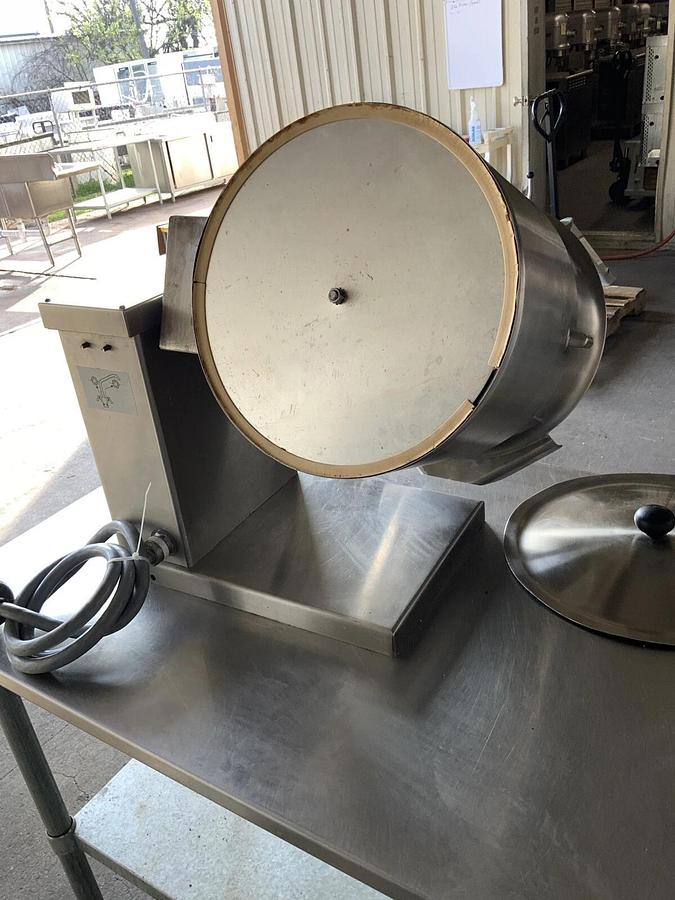 Used Cleveland KET-6-T 6 Gal Steam Soup Fudge Tilt Kettle 2/3 Jacketed 208volts 3ph