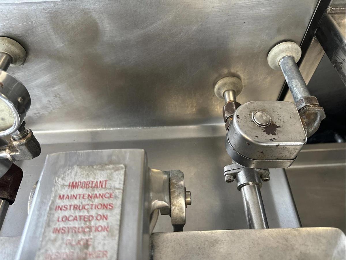 Used Henny Penny 600 Natural Gas Pressure Fryer- W/ Basket & Handle- Oil Filtration