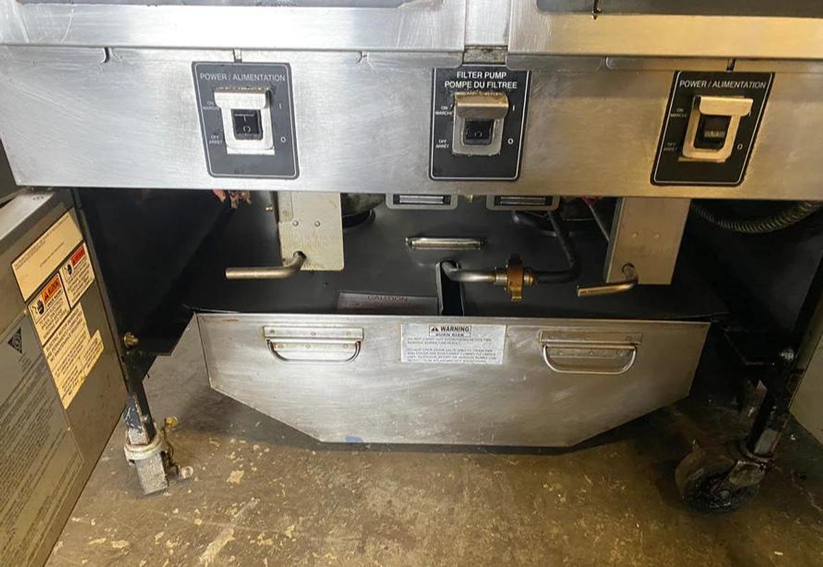 Used Henny Penny OFG-322 Natural Gas Double Deep Fryer
