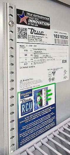 Refurbished True single solid door upright freezer - super condition