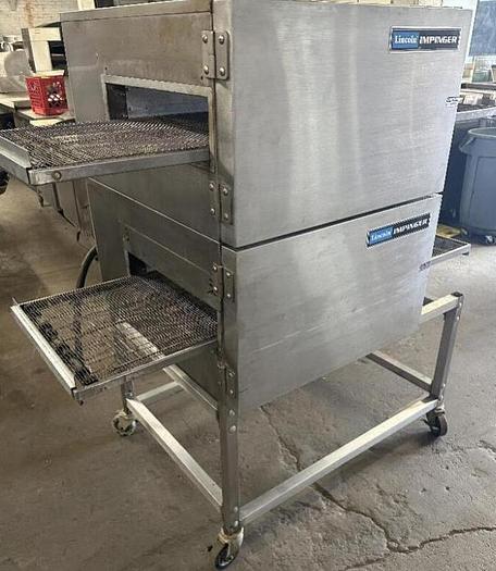 Refurbished LINCOLN DOUBLE STACK ELECTRIC PIZZA OVEN. MODEL: LINCOLN 1132-000-A 