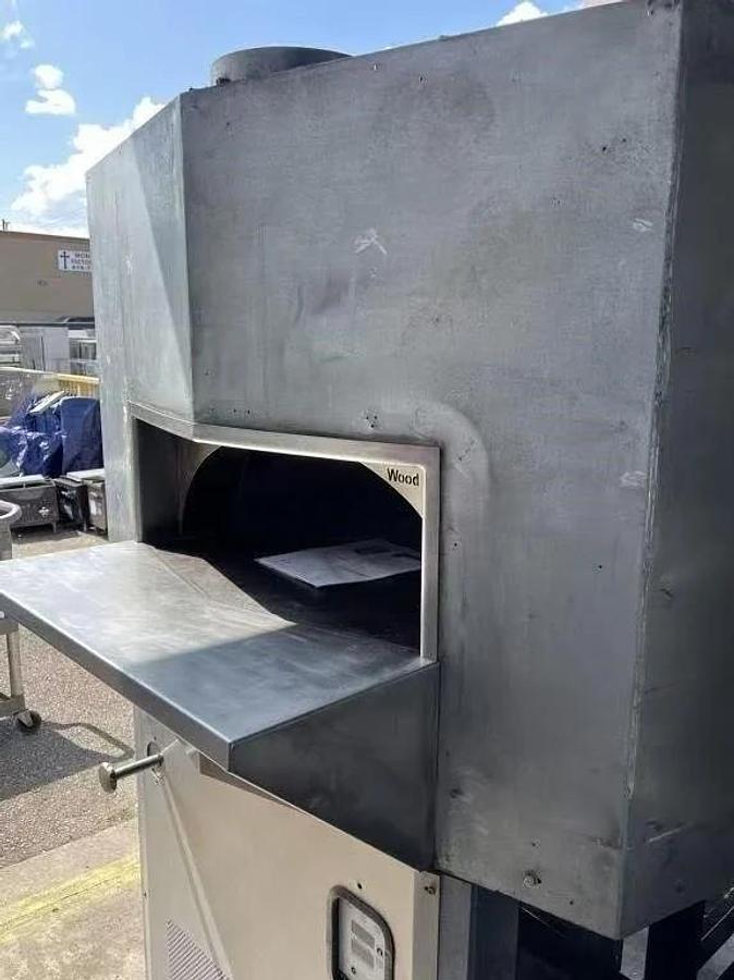 Used WOODSTONE PIZZA OVEN GAS 5FT “MT ADAMS "