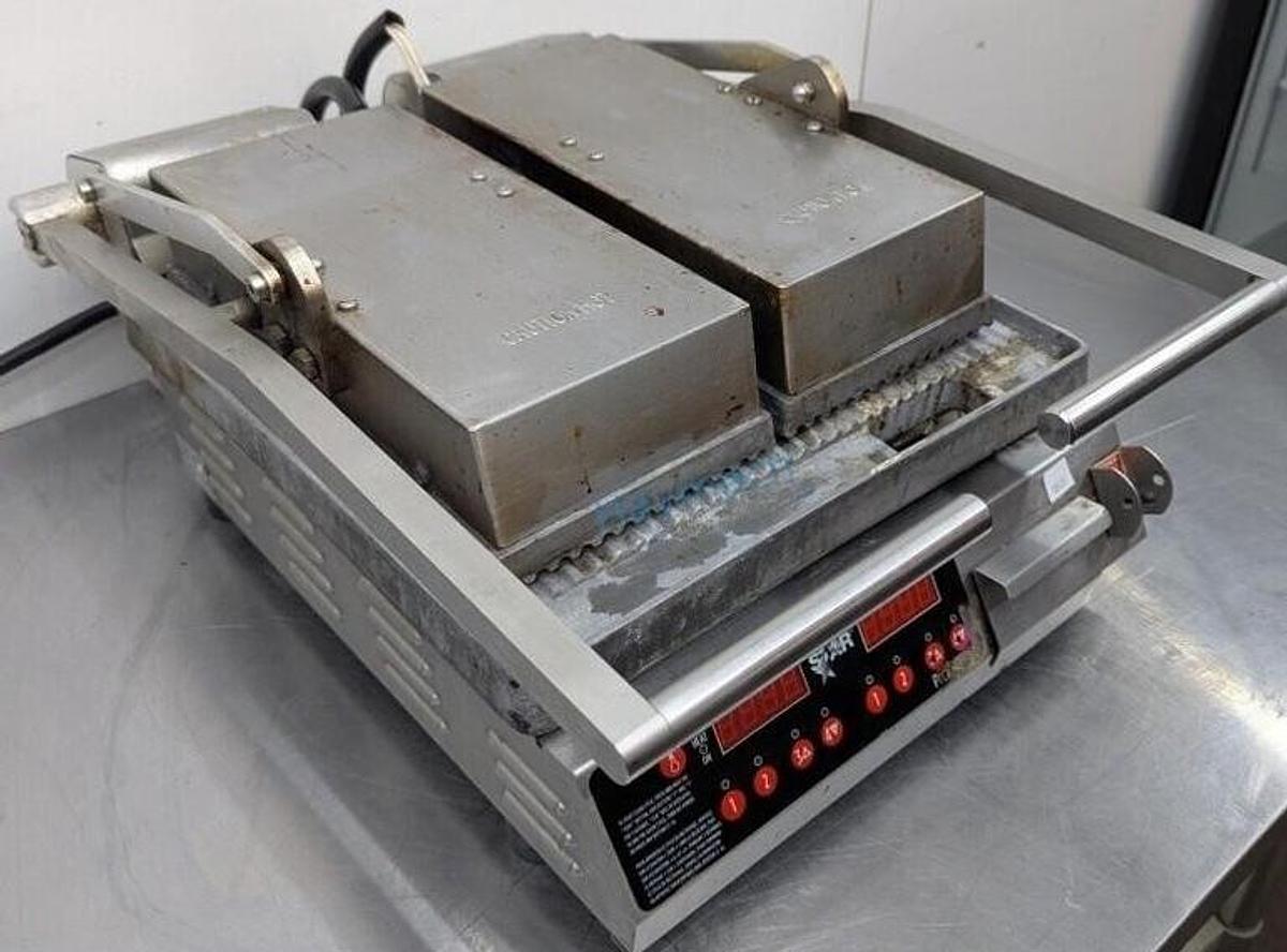 Used STAR 9D-PGT14DTHA120 SPLIT-TOP PANINI GRILL, 120V,