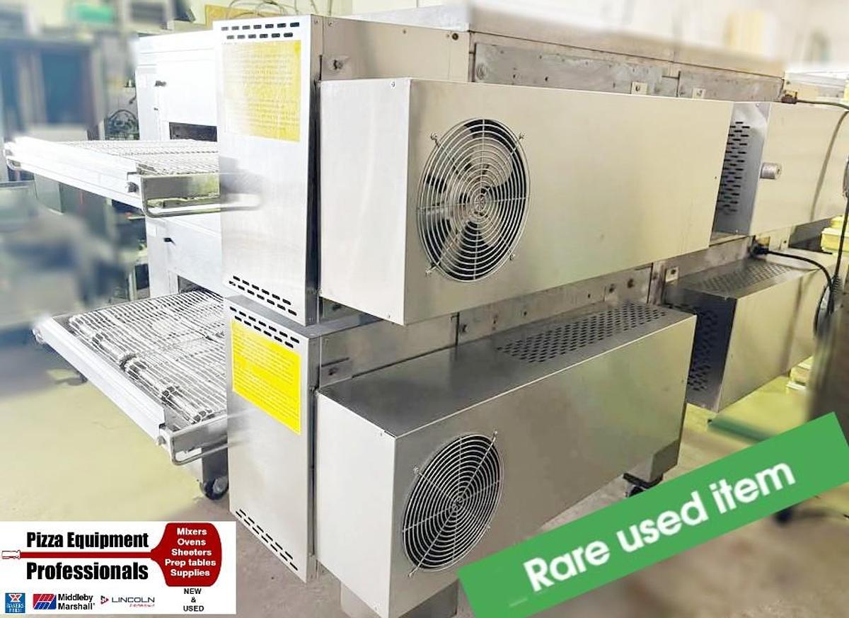 Used Pizza Oven, Middle By Marshal PS555-2G Conveyor Pizza Ovens