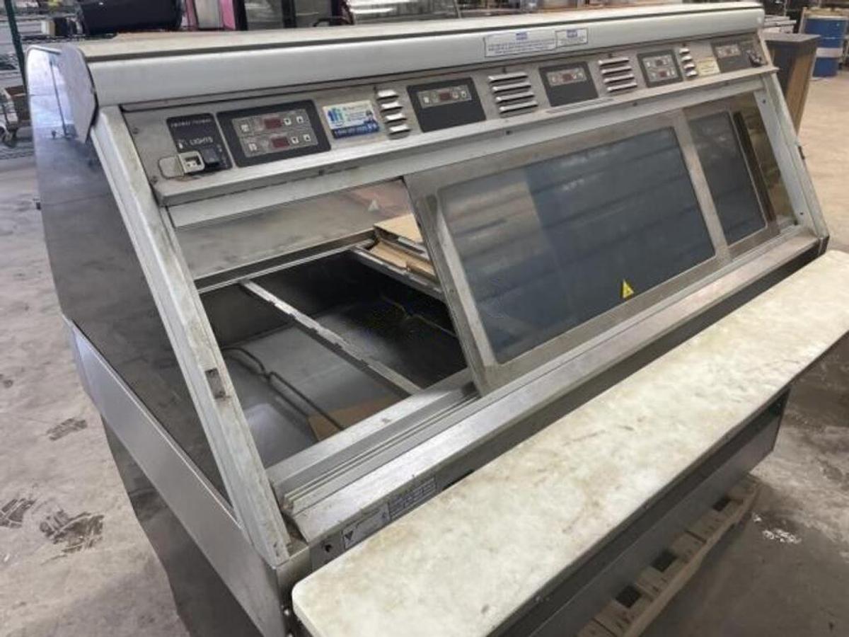 Used Henny Penny 6' Heated Curved Display Case