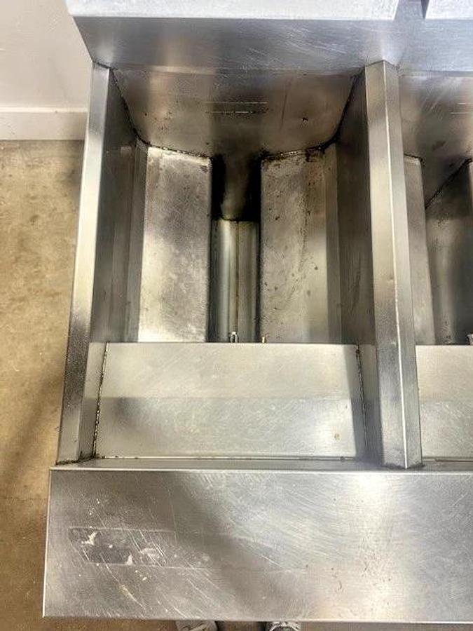 Used FRYMASTER FPH250BLCSD COMMERCIAL N GAS DUAL FRYER W/ DIGITAL READOUT(ON CASTERS)