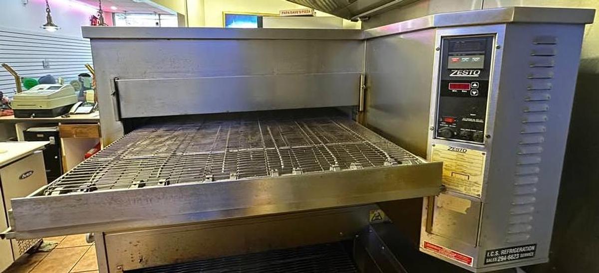 Used Zesto conveyor Pizza Oven