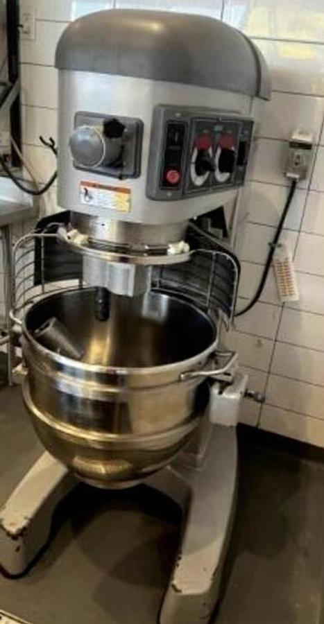 Used Hobart 60qrt Dough Mixer w/ Guard & Hook - HL662 - LIKE NEW CONDITION - SAVE BIG TIME