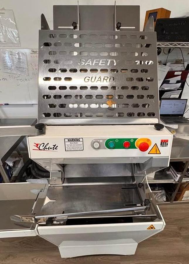 Used JAC Machines Chute 450 ETL Commercial Bread Slicer – Gravity‑Fed Loaf Slicer