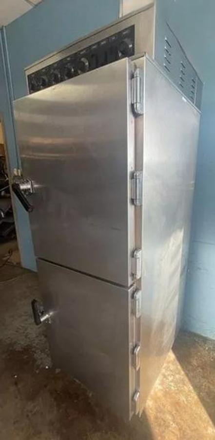 Used Nuvu Upright Full Size Electric Smoker
