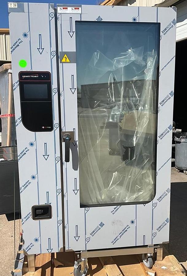 Used BRAND NEW - New Henny Penny gas roll-in combi oven - SPECIAL CLEARANCE 