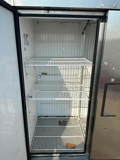 Refurbished TRUE TWO DOOR FREEZER. BRAND / MODEL: TRUE T-49F -